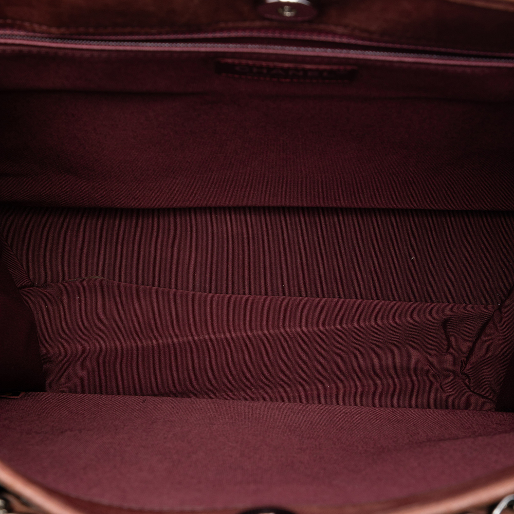 Pre-Loved Chanel CC Chocolate Bar Patent Tote - Picture 4 of 6